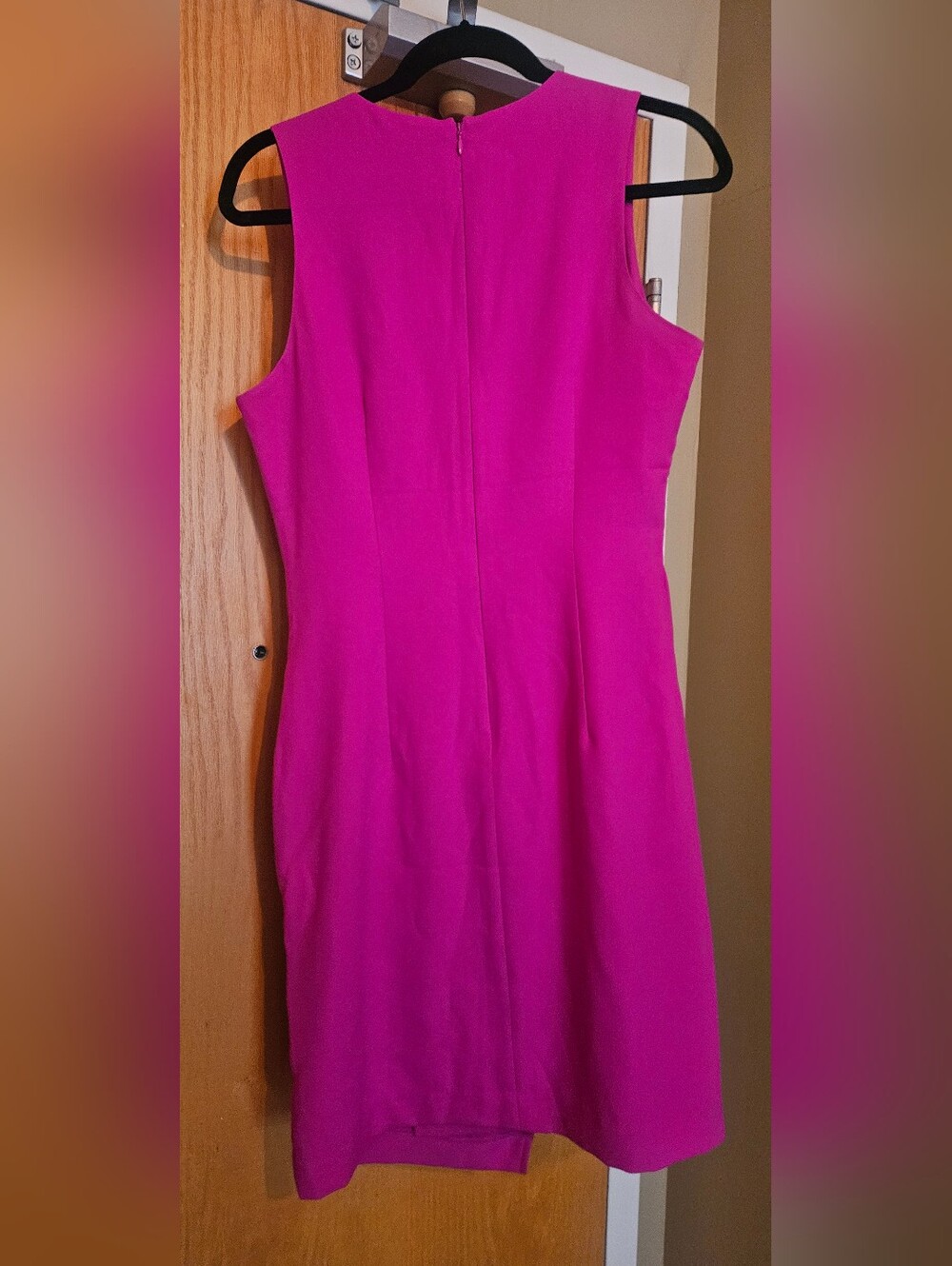 Banana Republic Bright Fuchsia V-Neck Sleeveless Tank - NWT - Picture 2 of 4